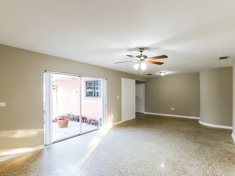 19101 SW 89th Ct — Photo 4