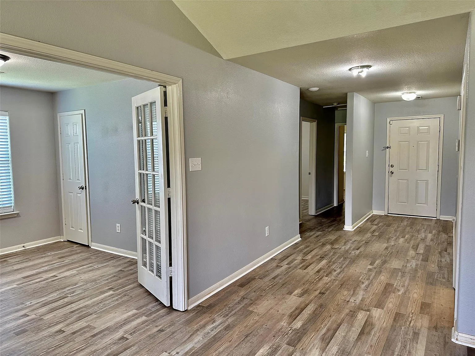 3 bed, 2.0 bath, 1609 sqft, $1,950 — Photo 3