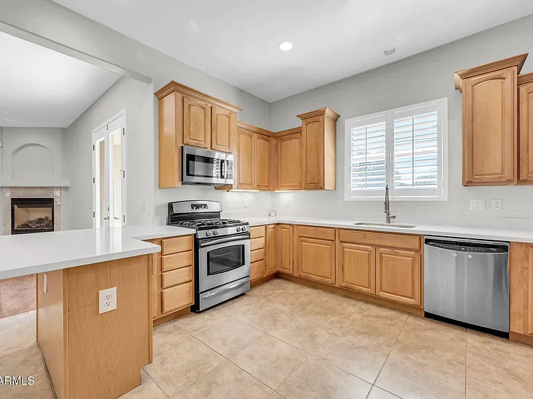 4213 E Edgemont Ave — Photo 8