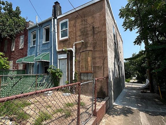 4th image of 1800 N Chapel St
