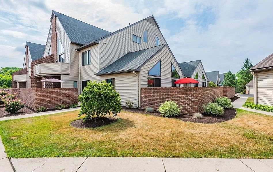 1st image of 1016 Cherrington Dr