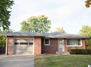 1409 Meadow Dale Dr, Lincoln, NE 68505