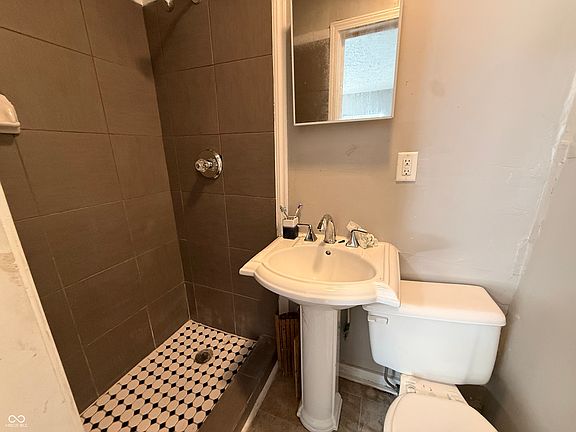 4th image of 3354 Hovey St