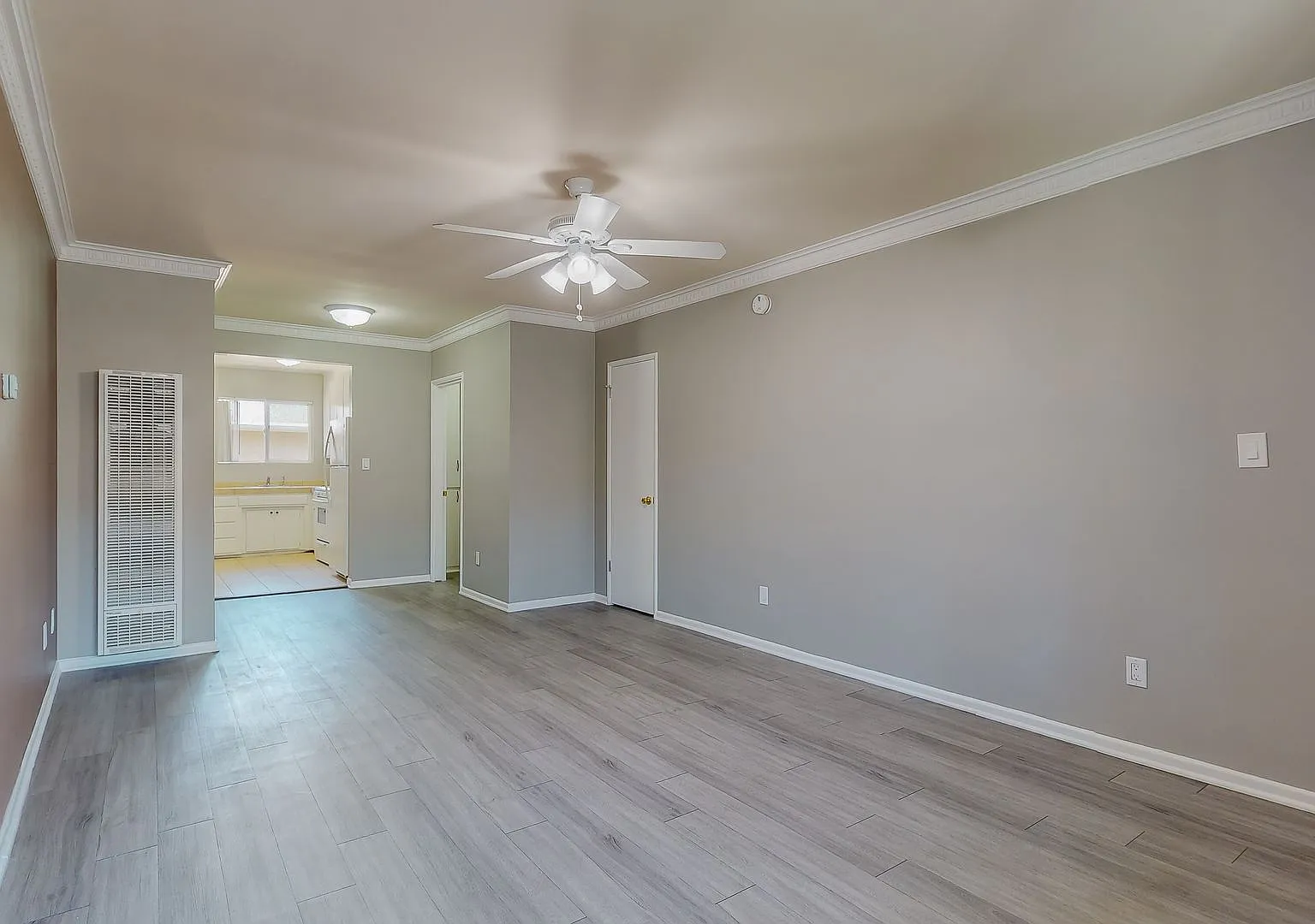 1818 N Kingsley Drive — Photo 3