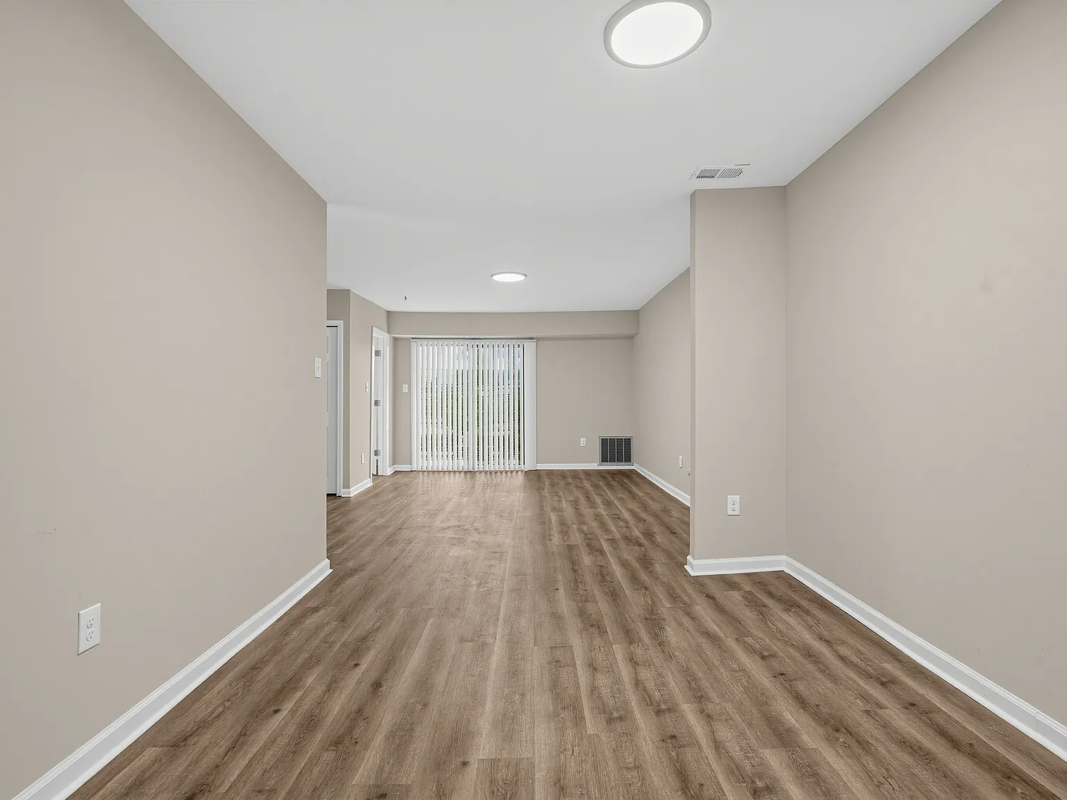 2 bed, 1100 sqft, $1,850 — Photo 4