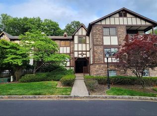 3112 Stowe Ln, Mahwah, NJ 07430