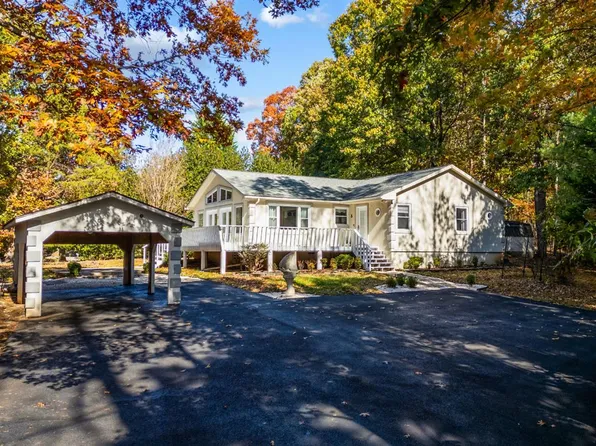 404 Heather Ln, Huddleston, VA 24104