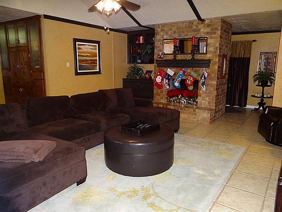 3rd image of 1506 S Park Way Dr
