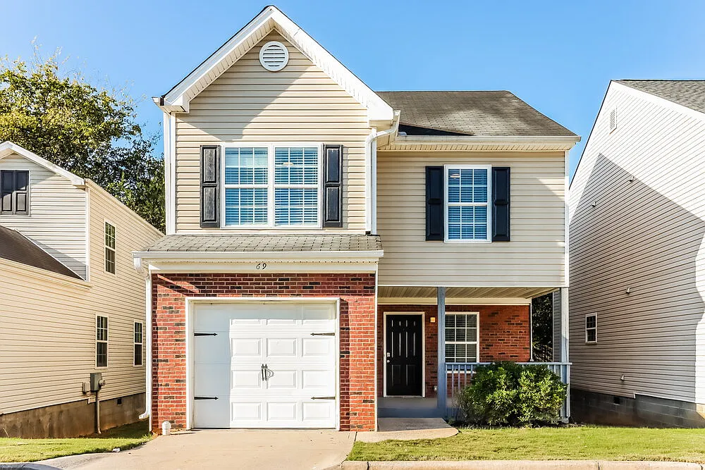 3 bed, 2.5 bath, 1581 sqft, $2,110 — Photo 1