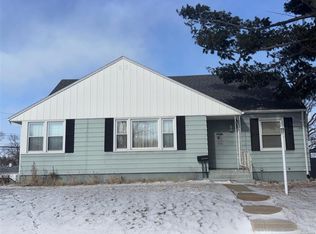 2220 10th Ave SW, Cedar Rapids, IA 52404