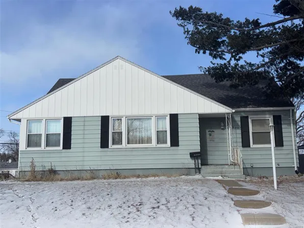 2220 10th Ave SW, Cedar Rapids, IA 52404