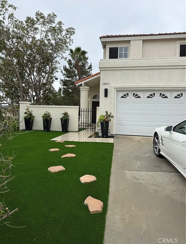 3 bed, 2.5 bath, 1800 sqft, $5,450 — Photo 1