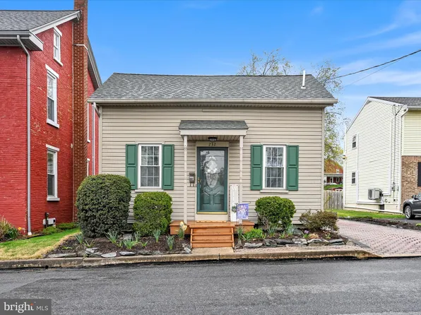 232 N Market Ave, Mount Joy, PA 17552