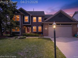 45663 Radnor Rd, Canton, MI 48187