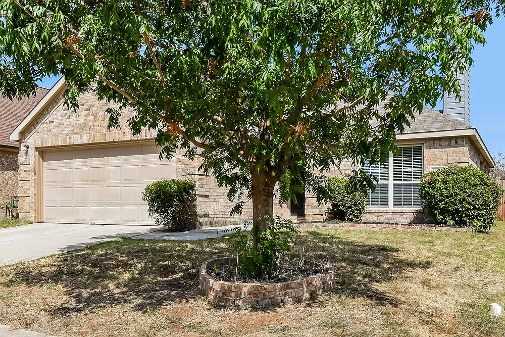 3 bed, 2.0 bath, 1317 sqft, $2,025 — Photo 3