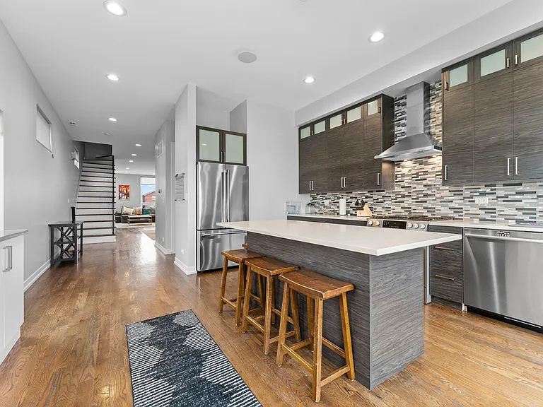 2437 W Jackson Blvd — Photo 12