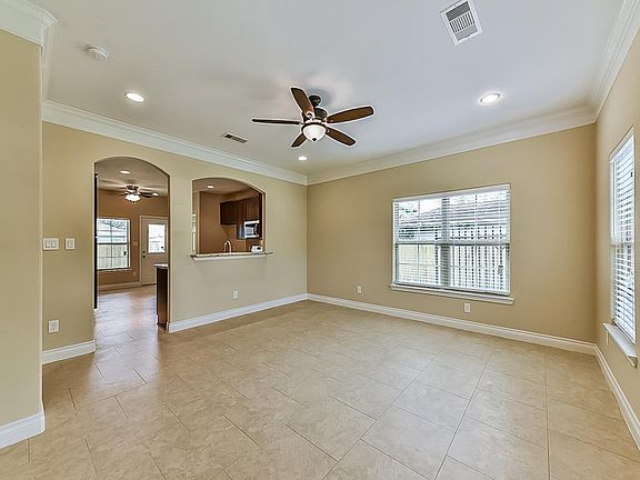 3rd image of 1405 Briarwood Dr