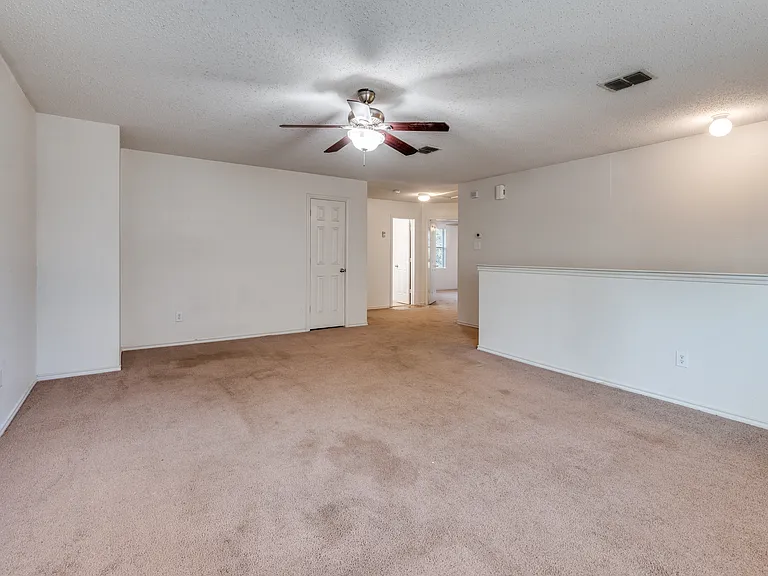 8402 Olivia Meadow Dr — Photo 11