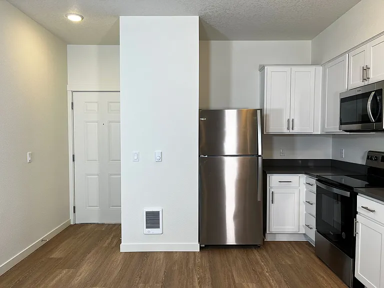 22025 NE HALSEY ST. — Photo 11