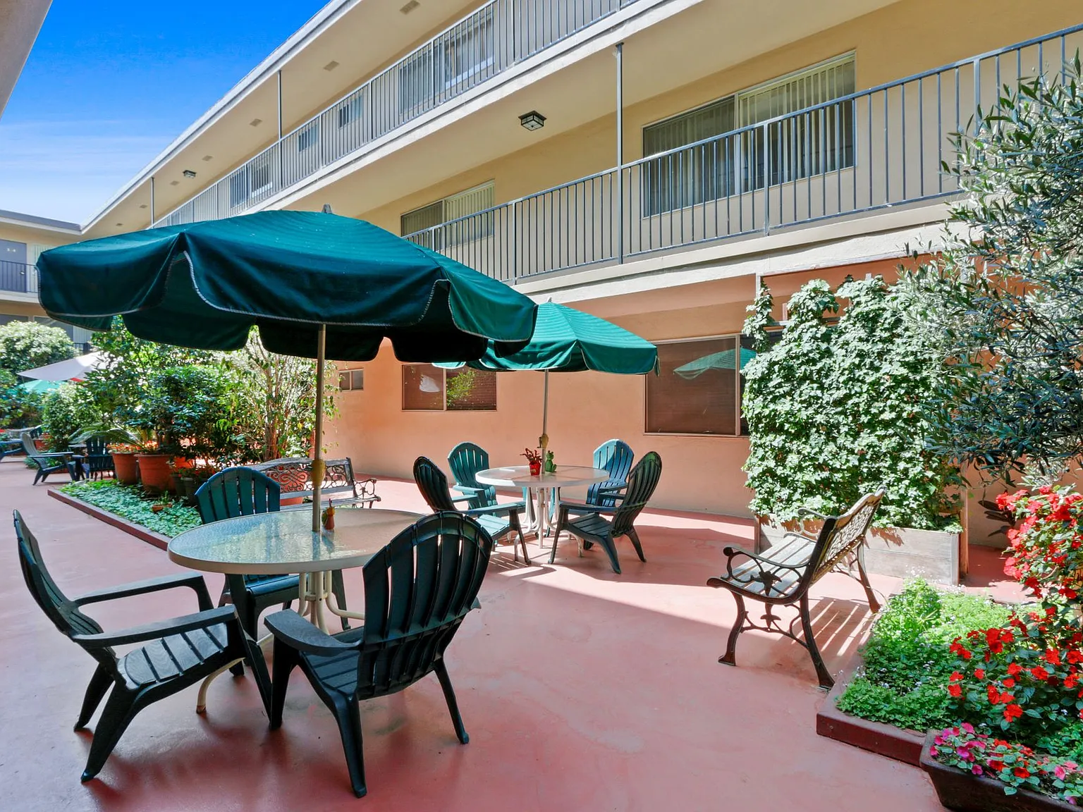 12246 Montana Ave. Across from Brentwood Golf Course! — Photo 3