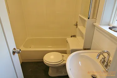 Rented by aptsandlofts.com