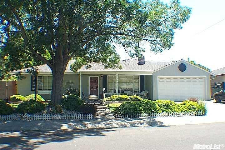 2nd image of 1026 W Sheridan Way