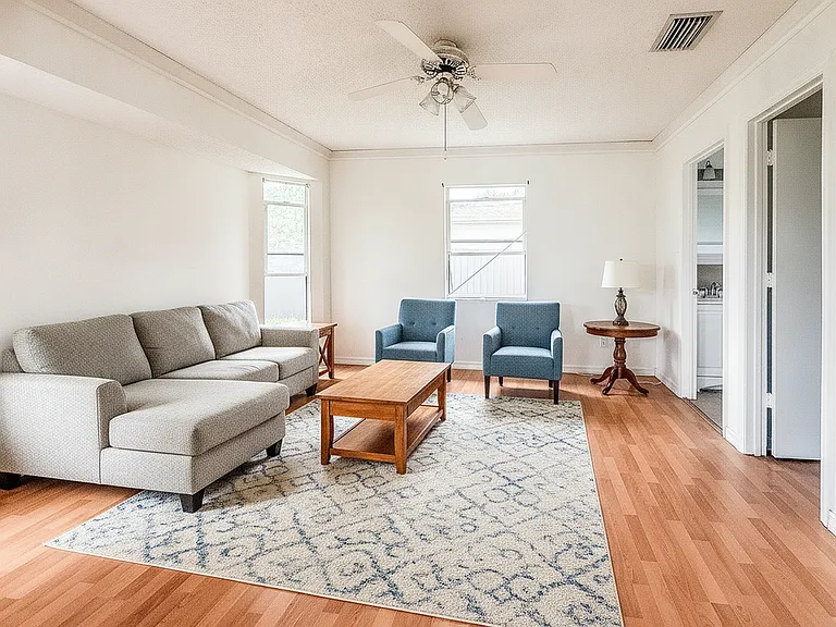 11028 Corrigan Ave — Photo 2
