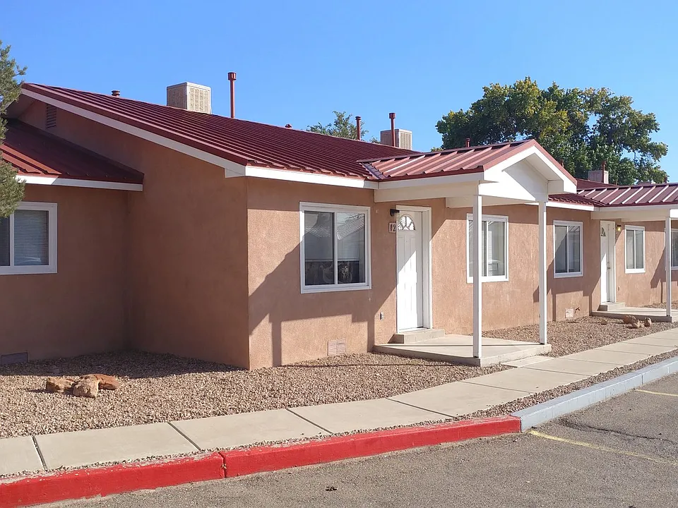 370 Atrisco Dr SW