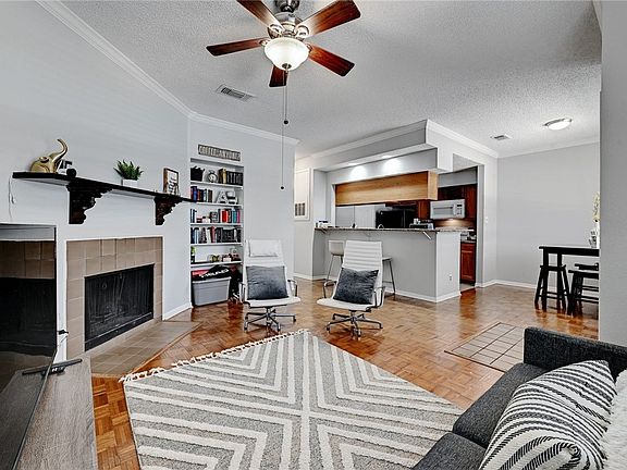 4th image of 915 W 23rd St APT 204