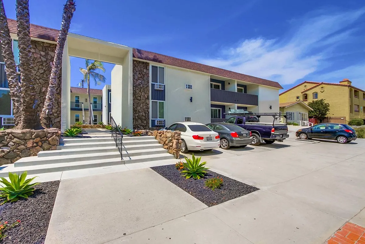 Building Photo - Emerald Beach House