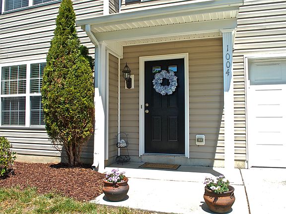 2nd image of 1004 Woodside Park Ln
