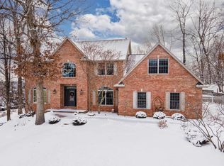 6789 Ridges Ct, Bettendorf, IA 52722