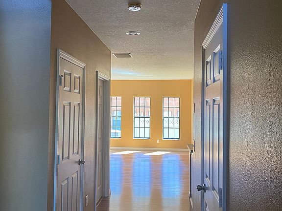 4th image of 1029 Blackwater Dr