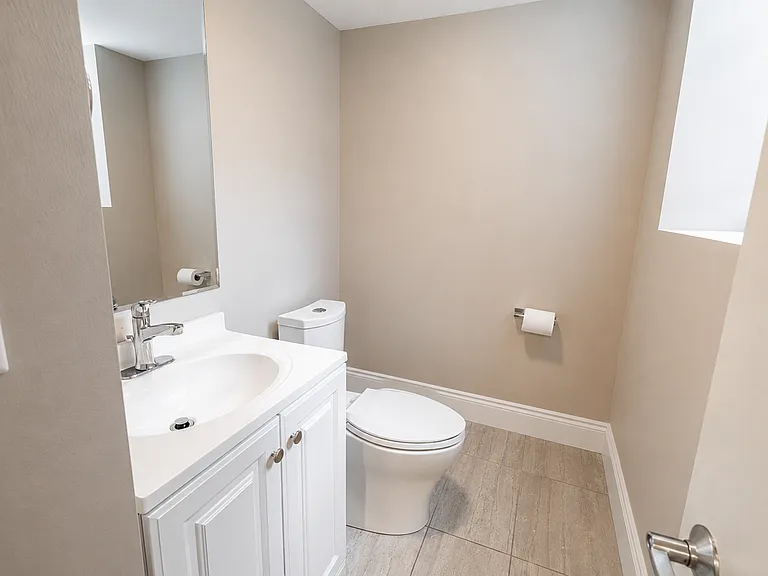 4515 N Lake Dr — Photo 26