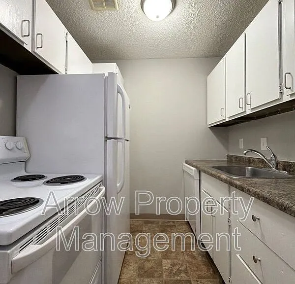 1119 E St #1 — Photo 3