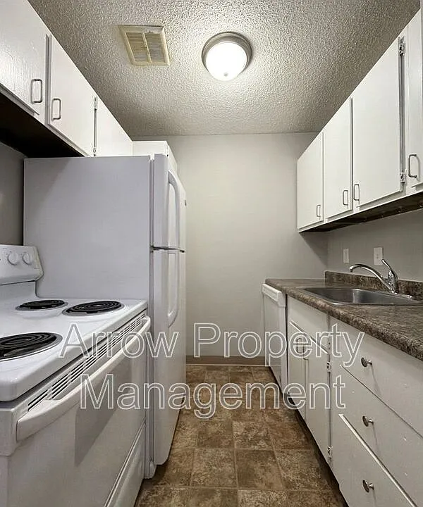 1119 E St #1