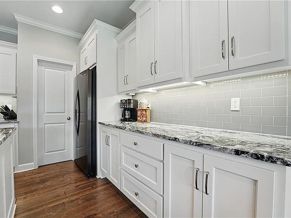 3rd image of 6935 W 162nd Ct