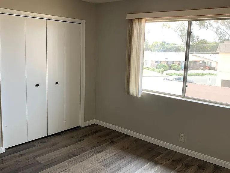 Spacious 1 Bedroom 1 Bath Upstairs Apartment — Photo 14