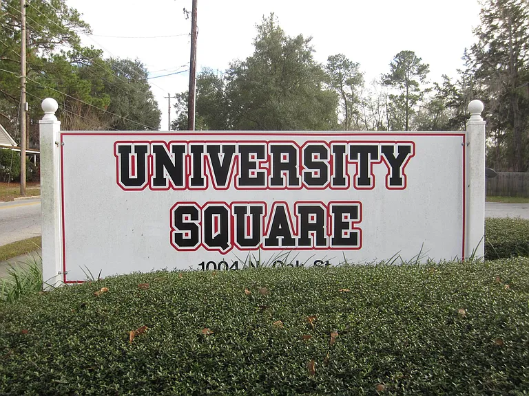 University Square Apartments — Photo 2