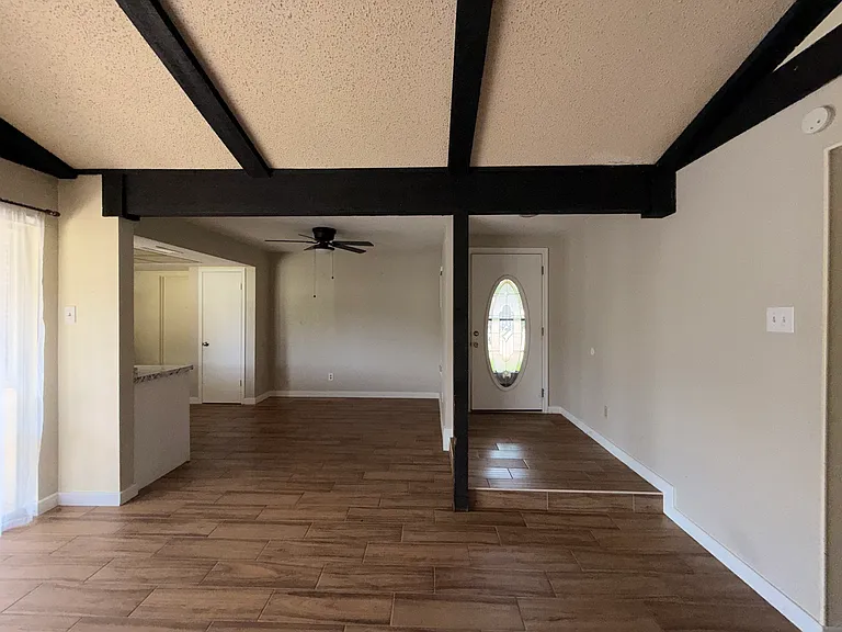726 Ravencroft Dr — Photo 5