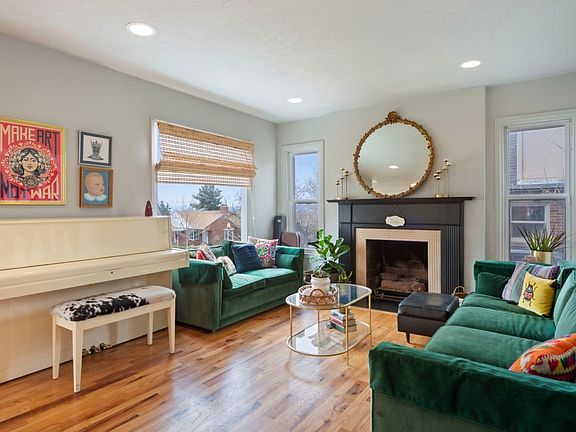 3rd image of 1563 E Roosevelt Ave