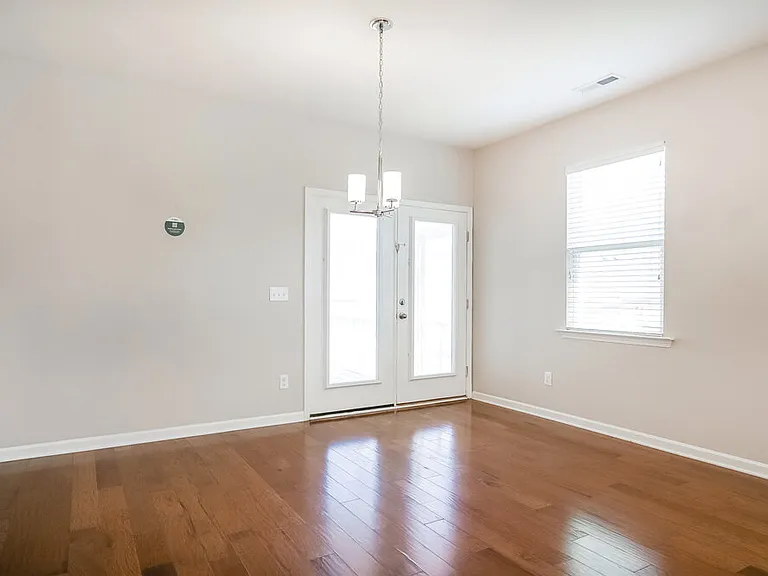 1029 Avondale Dr — Photo 6