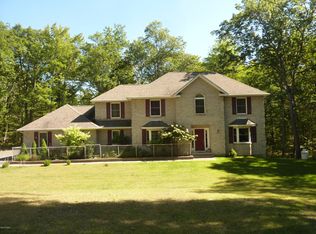 125 Rimrock Cir, Hawley, PA 18428