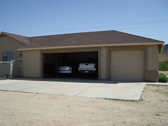 Attached Garage- 3 car