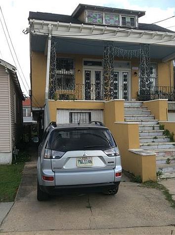 2nd image of 3227 Delachaise St