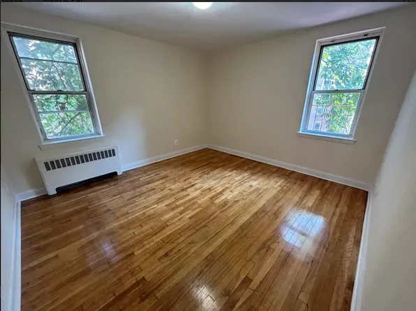 14329 Barclay Ave APT 3E, Flushing, NY 11355