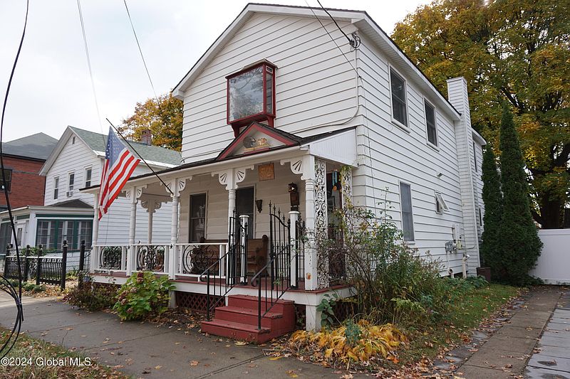 3rd image of 52 York Avenue
