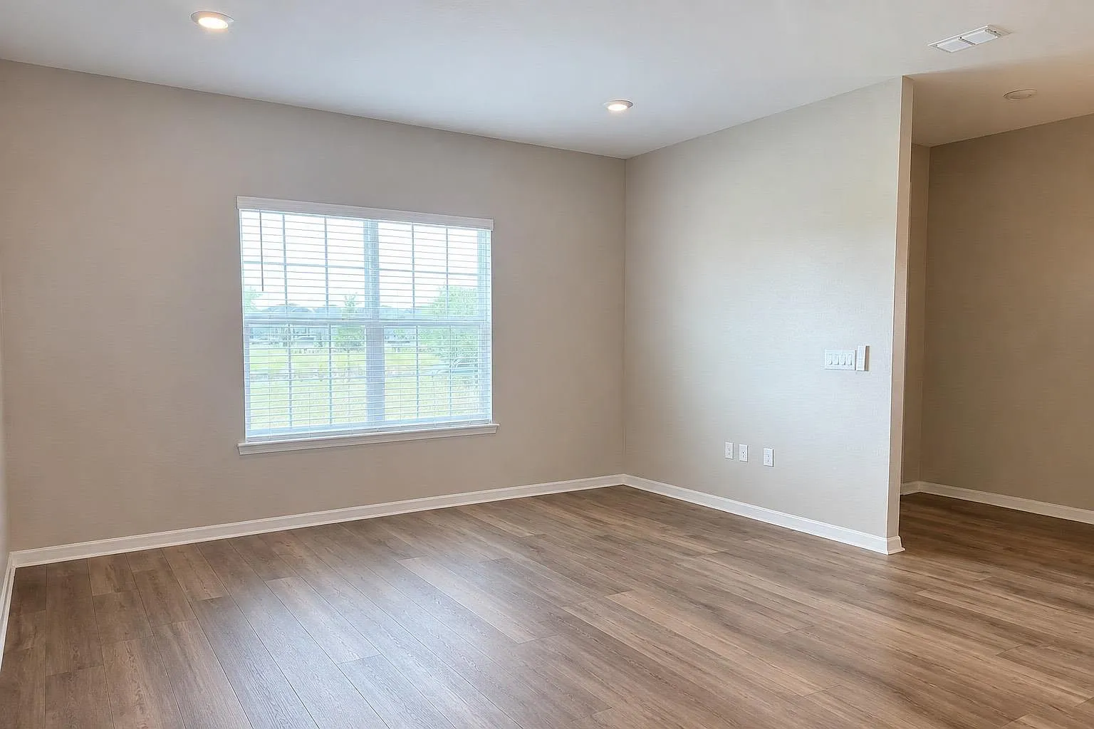 3 bed, 2.5 bath, 1705 sqft, $2,300 — Photo 3