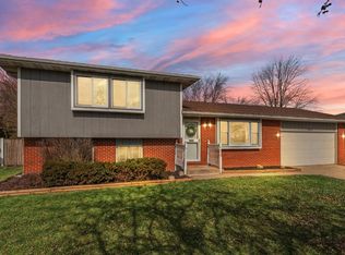 1432 W 97th Pl, Crown Point, IN 46307