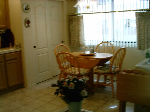 Kitchen Breakfast Area